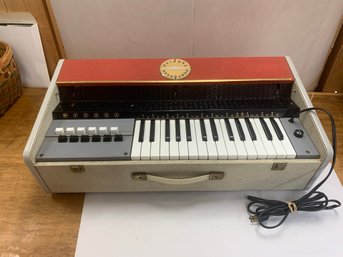 VINTAGE PORTOGAN FARTISA PORTABLE ORGAN/PIANO 1960S MADE IN ITALY