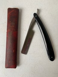 THE TORREY RAZOR WITH CASE