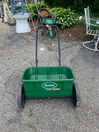 SCOTTS 3000 SPREADER