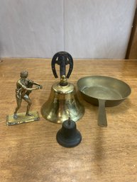 BRASS LOT WITH CAST HORSESHOE AND BRASS BELL