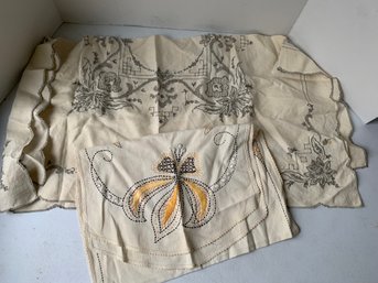 EARLY PAIR OF VINTAGE STITCHED LINENS