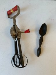 PAIR OF KITCHEN ITEMS