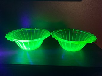 PAIR OF URANIUM GLASS BOWLS, JEANNETTE GLASS CO. SIERRA PINWHEEL, 1931-33