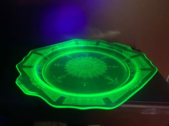 URANIUM GLASS PLATE