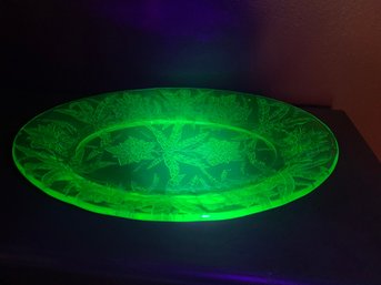 1935 JEANNETTE GLASS URANIUM  OVAL PLATTER, 11 X 8'