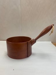 WOODEN HANDLED MEASURE