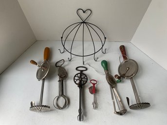 LOT OF VINTAGE KITCHEN UTENSILS, ETC.