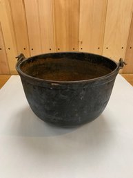 CAST IRON #4 POT W/HANDLE