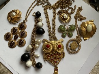 Chunky Mid Century Gold Tone Jewelry Lot To Wear Or Sell 8 Pieces