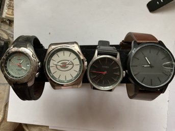 Large Lot Of 14 Untested Better Quality Quartz Watches Dealer Collection Wenger Nixon Casio Etc