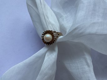 10k Yellow Gold Contemporary Pearl Ring 3.2 Grams