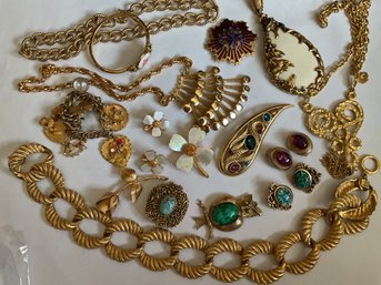 Lot Of 16 Vintage Gold Tone Mid Century And 1970s Costume Jewelry
