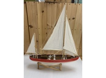 SAILBOAT WITH DISPLAY