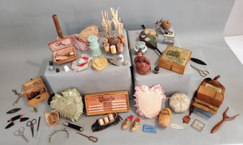 LOT OF ANTIQUE / VINTAGE SEWING ITEMS