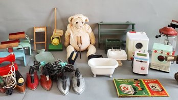 LOT OF ANTIQUE / VINTAGE TOYS