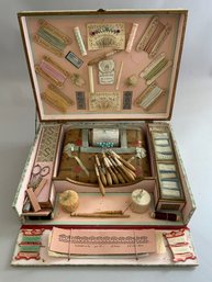 French Sewing Kit Dentelle Auxfuseaux In Original Lift Top Box, Needles, Threads, Pin Cushions, Lace Etc., 13