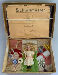 Schnittmuster Baby-Kleid Presentation Box