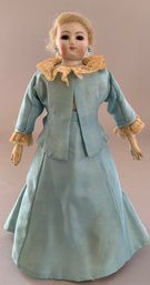 11 Bisque Shoulder Head Fashion