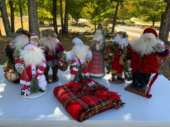 Opportunity Lot Of Eight Christmas Items