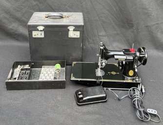Vintage Singer Sewing Machine & Accessories