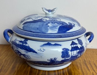 Blue And White Covered Chinese Dish