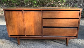 Distinctive Furniture By Stanley Sideboard